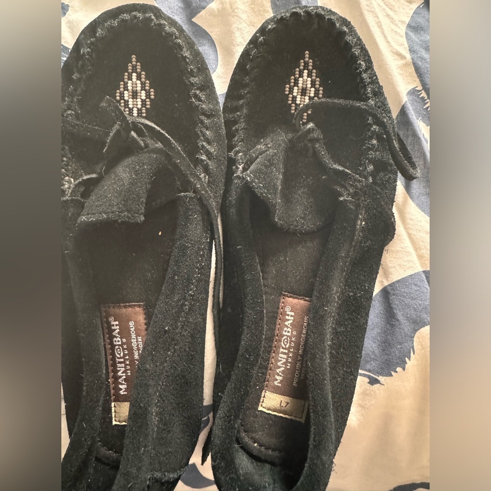 MANITOBA suede beaded moccasin size 7
